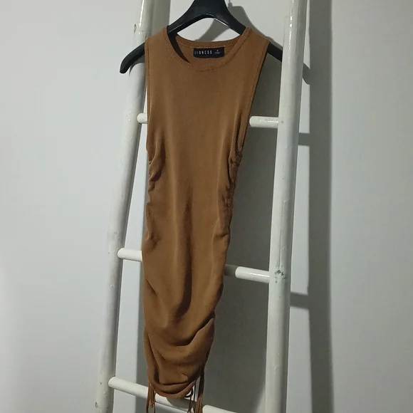 Lioness medium scrunch tie up dress - Picture 3 of 5